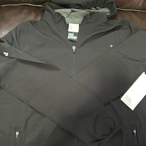 Brand new Men's Vuori outdoor trainer shell black size medium M